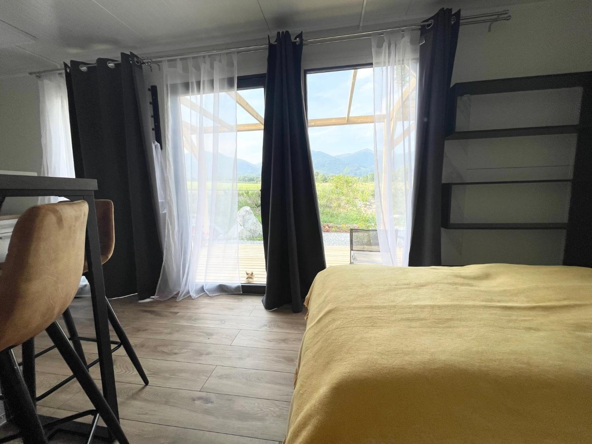 Tiny House With Mountain Views Daire Turany Dış mekan fotoğraf